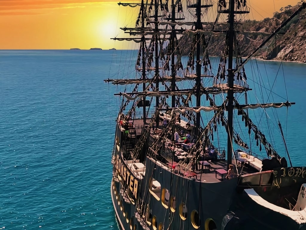 Antalya Köpük Partisi Ve Gece Tekne Turu